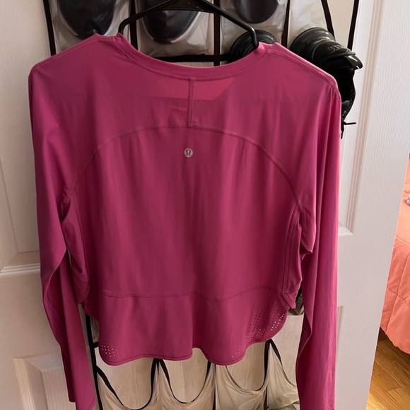 Lululemon Crew Neck UV
Protection Running Long Sleeve - Picture 6 of 8